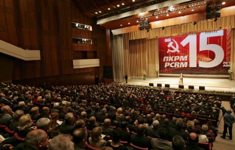 Majoritatea comunista din R. Moldova, gata de anticipate