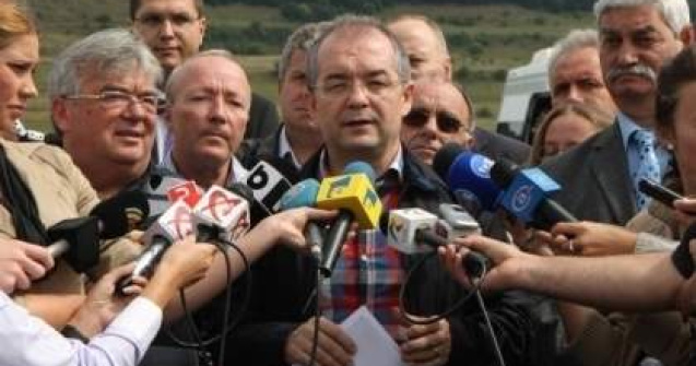 Boc: Niciun cadru normativ nu interzice premierea elevilor olimpici