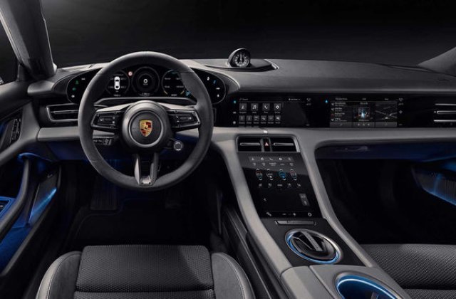 Porsche a analizat optiunea unui browser de internet pe noul Taycan: "Credem ca navigarea de pe smartphone este mai sigura"