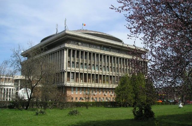 Primaria Capitalei se va asocia cu UPB, pentru a construi un pasaj pietonal si o baza sportiva
