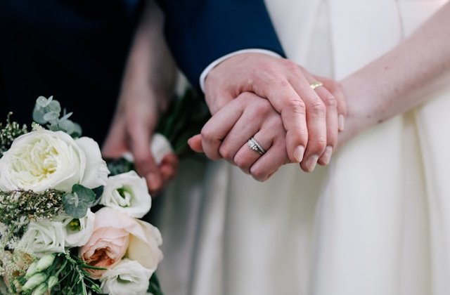 Motivul pentru care verigheta se poarta la mana stanga