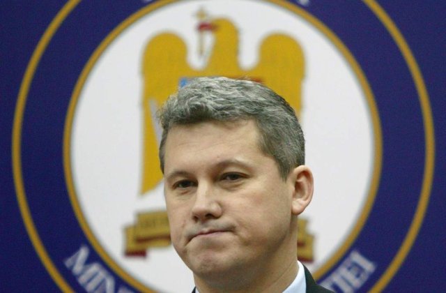 CSM: Feriti-va de &#39;incompetenta si atitudinea periculoasa&#39; a lui Predoiu