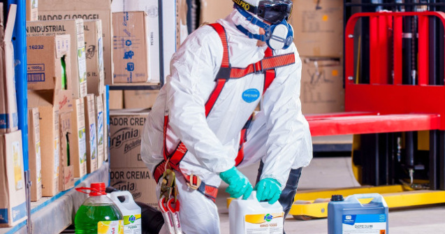 Spalarea si dezinfectarea uniformelor de lucru: cui ii revine aceasta responsabilitate?