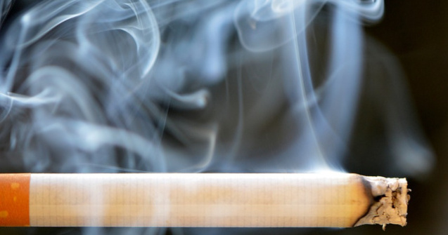 O femeie de 53 de ani, arestata preventiv dupa ce si-a ars cu tigara nepoatele si le-a pus sa cerseasca