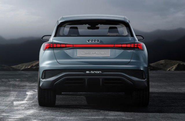 Masinile Audi vor informa participantii la trafic de producerea unor incidente: simboluri sugestive vor fi afisate pe stopuri