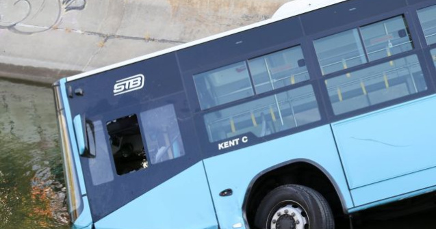 Firea, despre accidentul cu autobuzul STB: Sunt pagube importante. Nu pot sa dau vina pe nimeni. In Capitala se circula asa cum se circula