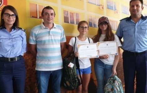 Doua eleve de 12 ani au predat autoritatilor un portofel cu 2.850 de euro si 500 de lei