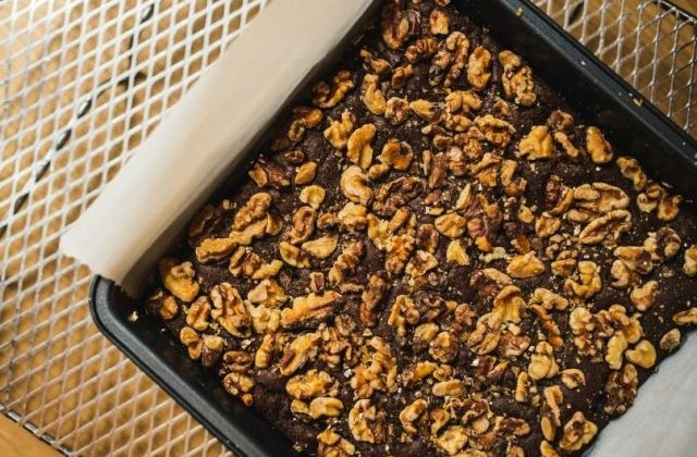 Studiu: Nucile consumate de doua sau mai multe ori pe saptamana scad riscul de deces din cauza bolilor cardiovasculare