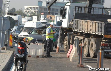Trei muncitori au murit dupa ce un mal de pamant s-a surpat la pasajul Baneasa