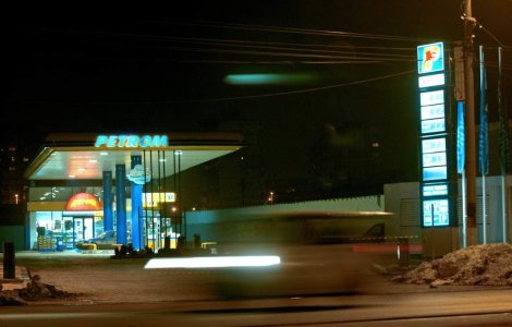 Petrom a ieftinit motorinele cu 2 bani/litru