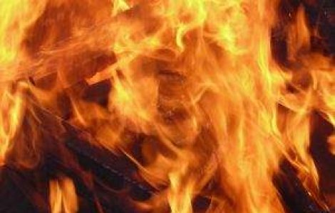 Incendii de vegetatie uscata in Arges: Circa 12 ha au fost afectate