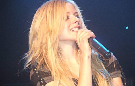 Avril Lavigne s-a logodit cu solistul formatiei Nickelback