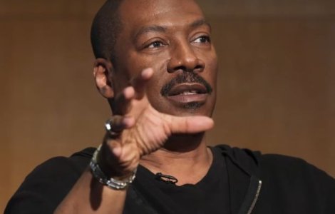 Eddie Murphy sustine ca are sute de melodii inregistrate. Motivul pentru care nu vrea sa le lanseze: crede ca fanii sunt "speriati" de muzica lui
