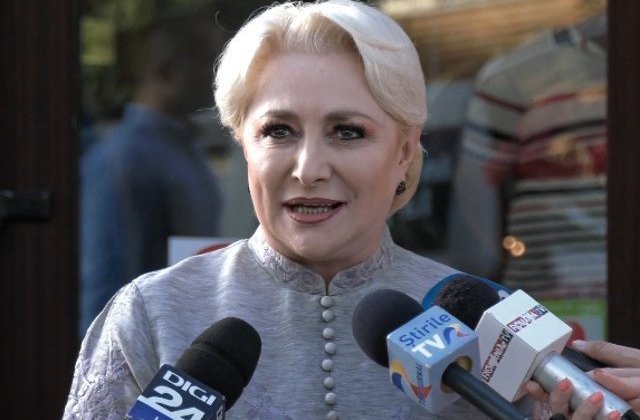 Protest la Mamaia, inainte de sedinta pensionarilor PSD. Dancila raspunde ca ar dori incriminarea calomniei/ VIDEO