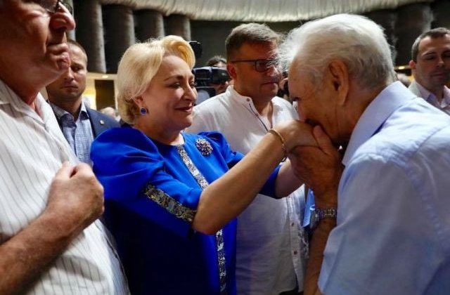 Dancila: Unii care acum ne dau lectii si-au dat demisia la prima adiere de vant. Nu putem inlocui un guvern cu nimic