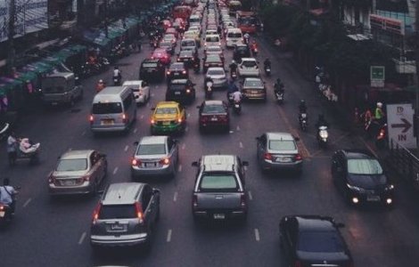 Societatea Europeana de Cardiologie: Persoanele cu afectiuni cronice ale inimii "ar trebui sa evite zonele cu ambuteiaje"