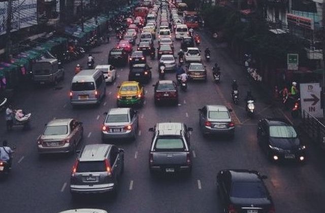 Societatea Europeana de Cardiologie: Persoanele cu afectiuni cronice ale inimii "ar trebui sa evite zonele cu ambuteiaje"