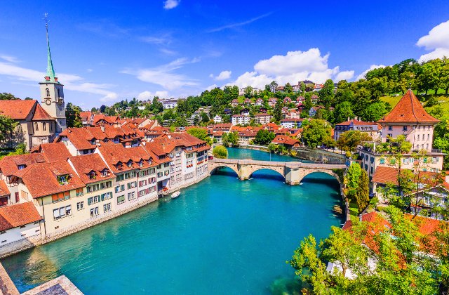 9 motive sa vizitezi Elvetia, patria ciocolatei si a turismului montan, unde totul merge ceas