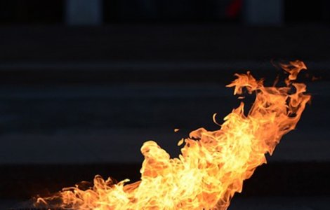 S-a stins flacara "eterna" din Cimitirul Eroilor, Timisoara. Primaria nu ar mai fi platit gazul