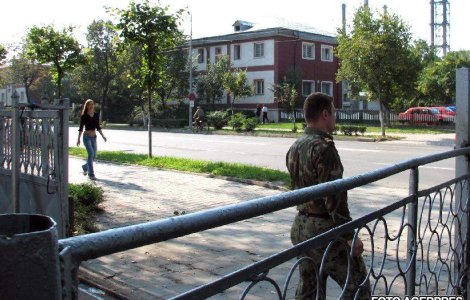 MApN vrea sa angajeze bucatari cu 2.000 lei pe luna, in timp ce un soldat castiga 700 de lei