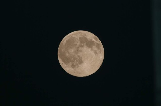 Se cauta apa pe Luna