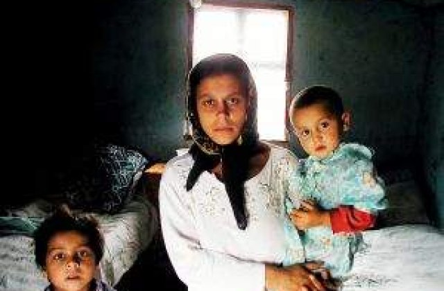 Franta, incurajata de Bruxelles sa renunte la restrictiile impuse romilor