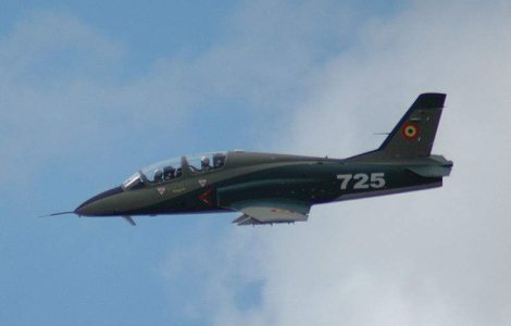 Avion militar prabusit la Craiova: Un pilot a murit si al doilea se afla in stare grava