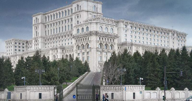 Decizia CCR se citeste luni, la ora 15:00, in plenul Parlamentului