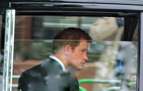 Familia Regala este furioasa pe printul Harry si pe garzile sale