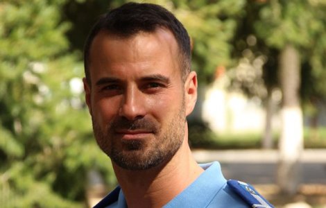 Jandarmeria Bucuresti, laude la adresa unui angajat: Are un corp perfect tonifiat, de zici ca a luat creditul "Prima casa" si l-a investit intr-o sala de forta