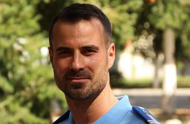 Jandarmeria Bucuresti, laude la adresa unui angajat: Are un corp perfect tonifiat, de zici ca a luat creditul "Prima casa" si l-a investit intr-o sala de forta