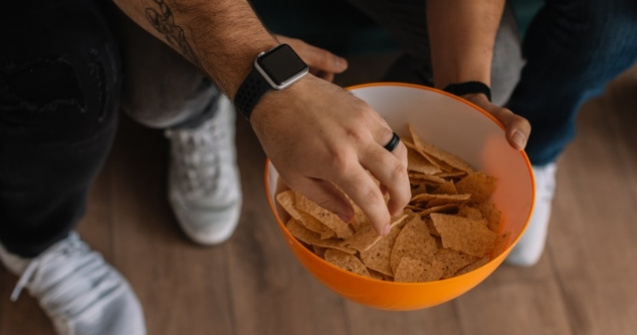 Un adolescent a orbit, dupa ce s-a hranit mai multi ani numai cu chipsuri, cartofi prajiti si mancare procesata