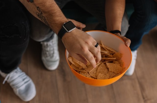Un adolescent a orbit, dupa ce s-a hranit mai multi ani numai cu chipsuri, cartofi prajiti si mancare procesata