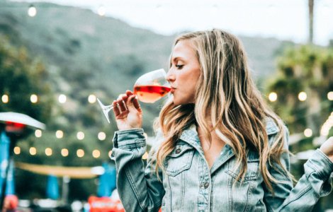 Nutritionist: Orice mancare "stropita" cu alcool ingrasa mai tare