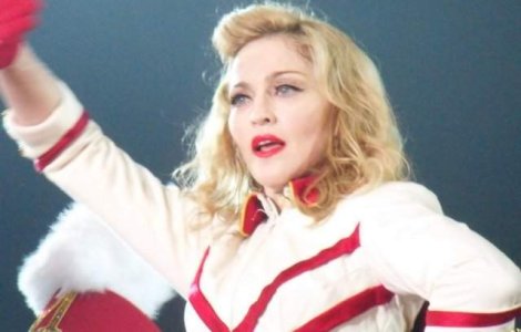 Madonna il iarta pe Elton John si ii face o dedicatie speciala
