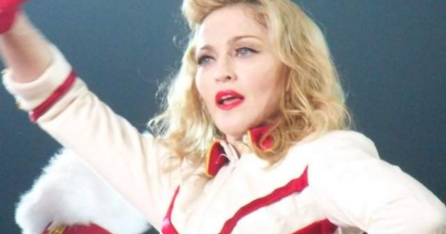 Madonna il iarta pe Elton John si ii face o dedicatie speciala