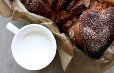 ISMB: Peste 100 mii de elevi si prescolari vor primi corn si lapte