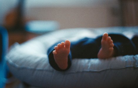 O tanara din Salaj, retinuta dupa ce a intentionat sa-si vanda copilul nou-nascut cu 15.000 de lei