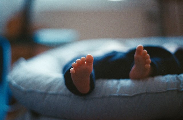 O tanara din Salaj, retinuta dupa ce a intentionat sa-si vanda copilul nou-nascut cu 15.000 de lei