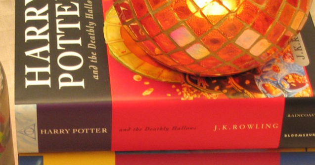 J.K. Rowling a suscitat speculatii din partea fanilor universului "Harry Potter" dupa un mesaj criptic