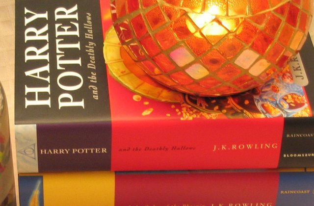 J.K. Rowling a suscitat speculatii din partea fanilor universului "Harry Potter" dupa un mesaj criptic