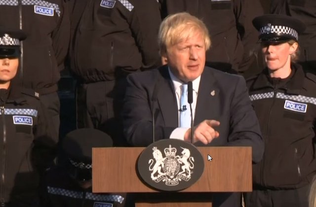 Boris Johnson, dupa ce o politista a lesinat in timpul discursului sau: "Cred ca e un semn ca trebuie sa inchei rapid" /VIDEO
