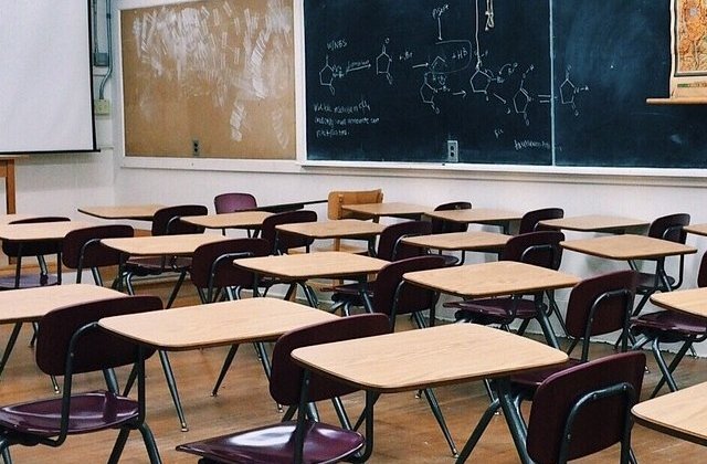 "Doliu pentru Educatie" - protestul elevilor in prima zi a anului scolar 2019-2020