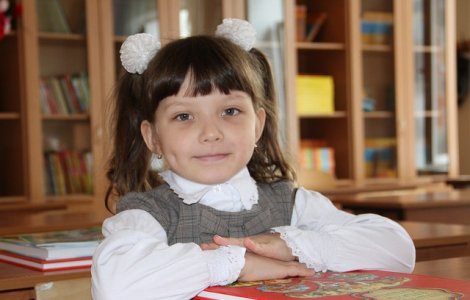 Peste 2.800.000 de elevi si copii de gradinita incep luni cursurile anului scolar 2019 - 2020