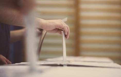 Peste 26.000 de persoane s-au inscris pentru votul prin corespondenta si peste 25.000 pentru cel la sectia de votare