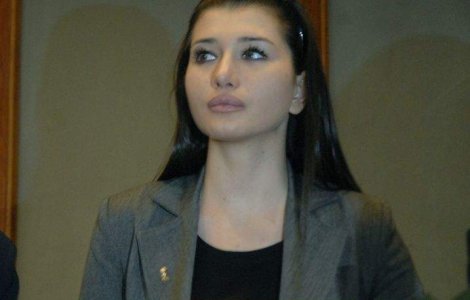 Nemtii fac misto de "Paris Hilton a Romaniei" si "ciobanul din Carpati"