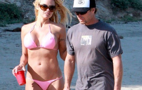 Pamela Anderson, sexy in bikini