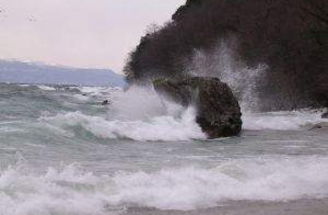 Taifunul Bolaven: Peste 30 de pescari chinezi, disparuti intr-un naufragiu