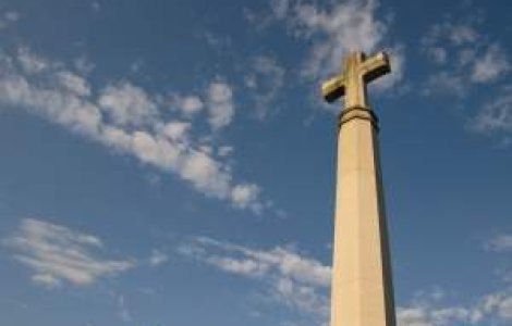 Era cinismului: Biserica si Armata si-au pierdut capitalul de incredere