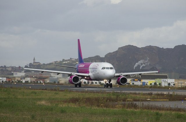 Aterizare de urgenta pe Otopeni a unei aeronave Wizz Air cu 170 de pasageri la bord, din cauza unei probleme tehnice